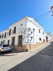 Casa a Lebrija. Vivienda zona centro