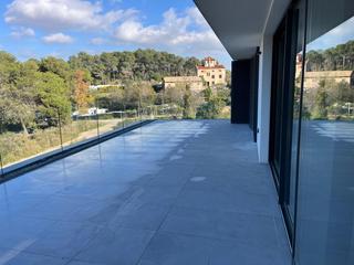 Pis  Carrer pin i soler. Piso de obra nueva en bellaterra con gran terraza privada
