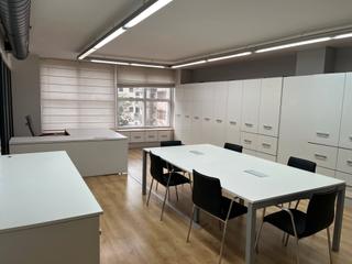 Miete Büro in Avinguda sant esteve 49. Oficina en alquiler en muy buen estado