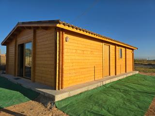 Casa a Palomares del Río. Casa de madera con terreno en palomares del río.