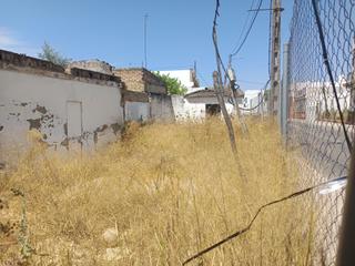 Terrain résidentiel à Palomares del Río. Solar urbano en paloamres de río con pequeña construcción.