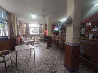 Local commercial à Casco Antiguo. Venta de bar con inquilinos en barriada la prusiana, mairena del
