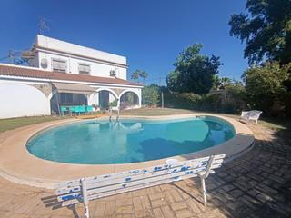 Xalet a Palomares del Río. Venta de chalet con piscina en palomares del río.