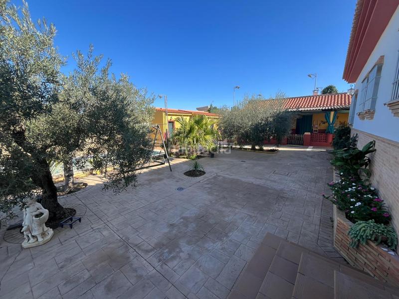 Foto 50e75429-10d4-46f0-80d1-a3ec6a20f2e5. Chalet con piscina in Sanlúcar la Mayor