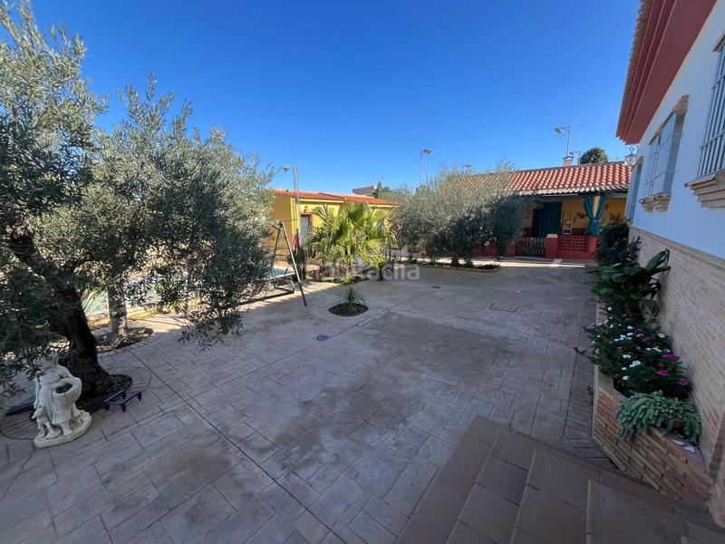 Foto 541808cc-66bd-42c2-a9ab-a06483272127. Chalet con piscina in Sanlúcar la Mayor