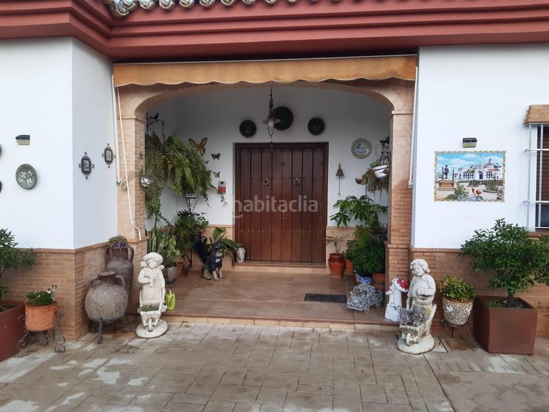 Foto c98ed355-bdad-4d17-b33e-5e3f2fee0744. Chalet con piscina in Sanlúcar la Mayor