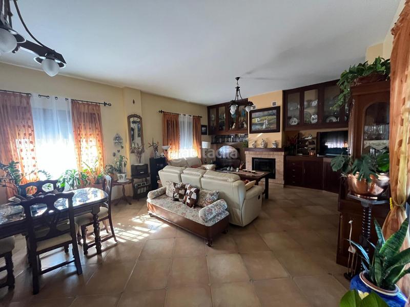 Foto cc5cf148-b51d-402c-b0fa-8baed9bc0805. Chalet con piscina in Sanlúcar la Mayor