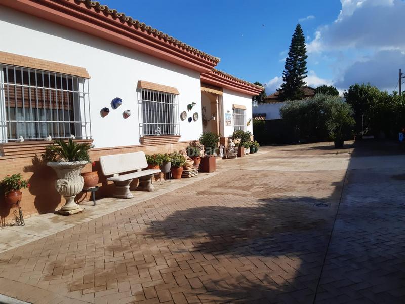 Foto d975f8cd-d74f-4f35-875d-18ae39c92fc3. Chalet con piscina in Sanlúcar la Mayor