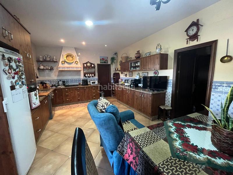 Foto ebd531a3-cf7f-47cb-8327-0c35cbe310b7. Chalet con piscina in Sanlúcar la Mayor