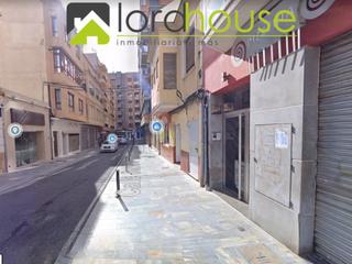 Casa  N/a. Cascentro517. solar con local  vivienda en pleno centro plaza de
