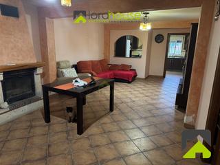 Casa in Barrio casas de las monjas nr 18. 1223. conjunto de dos casas con parcela de 3.000 m, zona de puri