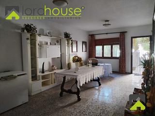 Casa  N/a. 1153. casa en terreros zona calypso, con 8 dormitorios y patio.