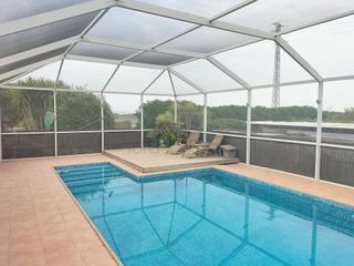 Casa  N/a. 1347. chalet con piscina climatizada y zonas ajardinadas.