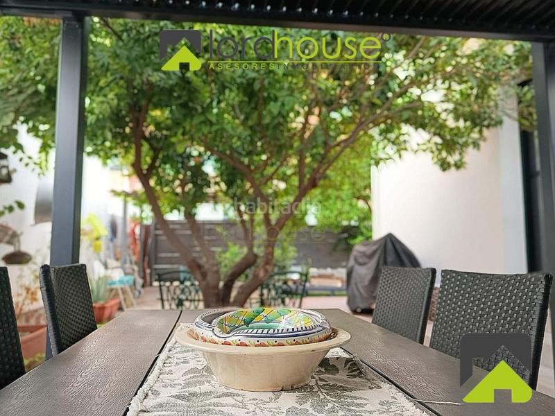 Foto 2caacaee-a8f4-47cd-86e5-748590a30f47. Casa 1369. casa moderna con jardín en alameda de cervantes en Lorca