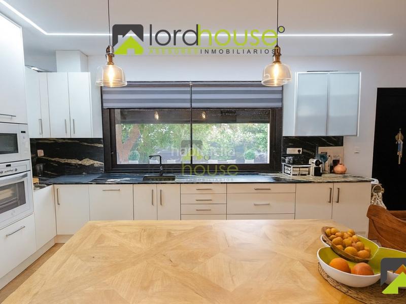 Foto d24b3a2d-389a-468e-b9b0-e72cbb9fa58a. Casa 1369. casa moderna con jardín en alameda de cervantes en Lorca