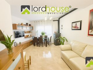 Dúplex  Calle calasparra. 1384.casa luminosa con patio y garaje