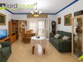 Pis  Avenida angeles. 1401. piso amplio en buen estado en barrio de los ángeles.