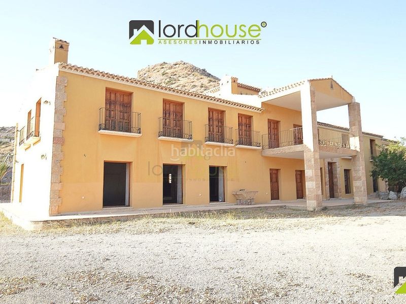 Foto 08c3a4d5-d20b-4225-b7f0-c50086c8a83a. Casa amb aparcament a Águilas