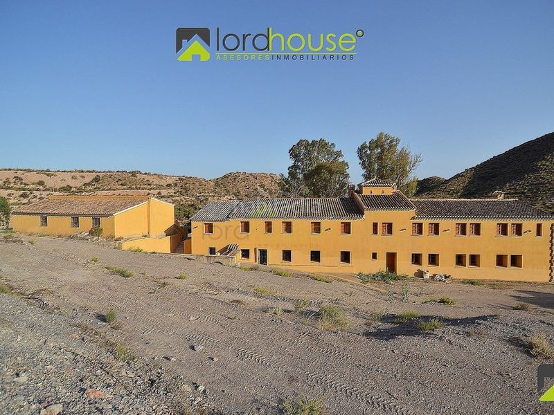 Foto 14f1eb80-b33e-4e4e-bbb6-a354dce8476e. Casa amb aparcament a Águilas