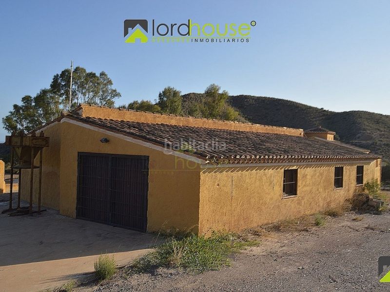 Foto 59650c4b-a0ab-4a2a-961a-4153c284a4b8. Casa amb aparcament a Águilas