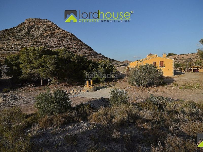 Foto f6f709e4-fc2e-4f0d-97e5-9a795e97f378. Casa amb aparcament a Águilas