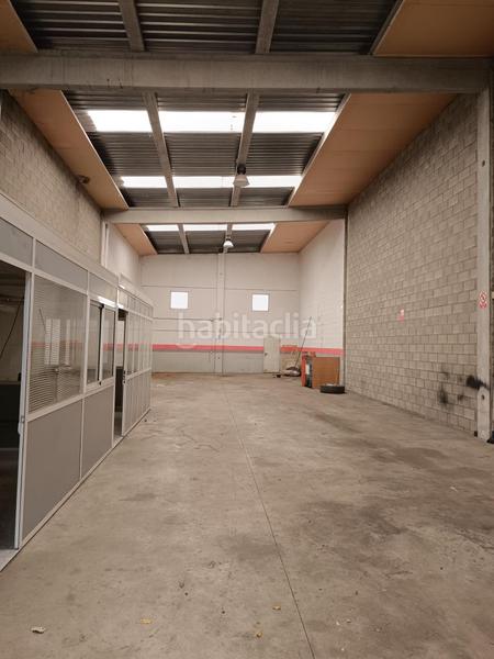 Foto c0c661b2-0cab-4a73-8d42-59791278604f. Fabrikhalle in Constantí