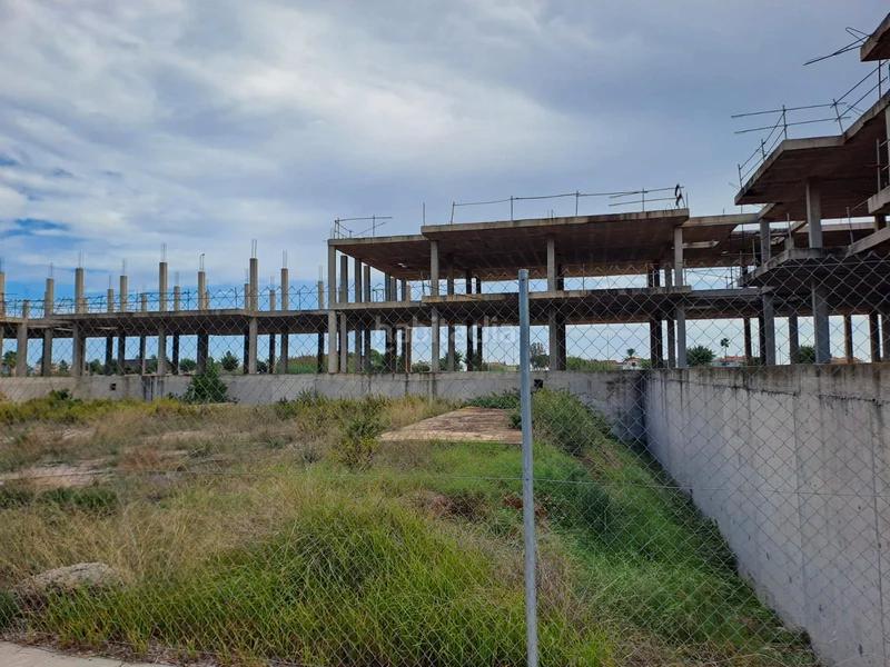 Foto 0a50f208-8aa8-42c0-8d00-3514857e4604. Terreno residencial obra parada en Almenara