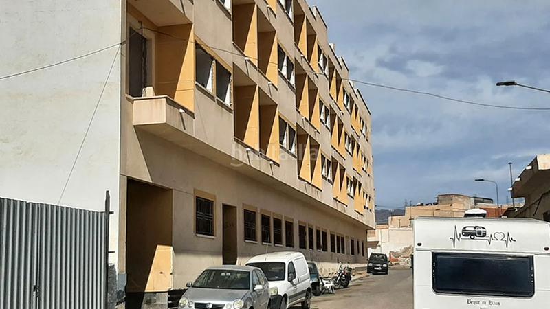 Foto d407d423-0a03-4091-ab25-da94a0f9a84c. Edificio obra parada en aguilas en Águilas