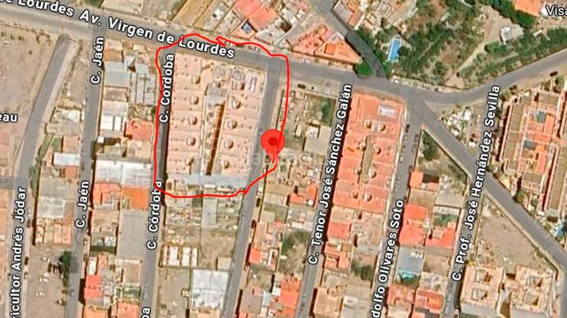Foto dfffb2fa-5945-43d5-af82-6b72fd50bb6c. Edificio obra parada en aguilas en Águilas