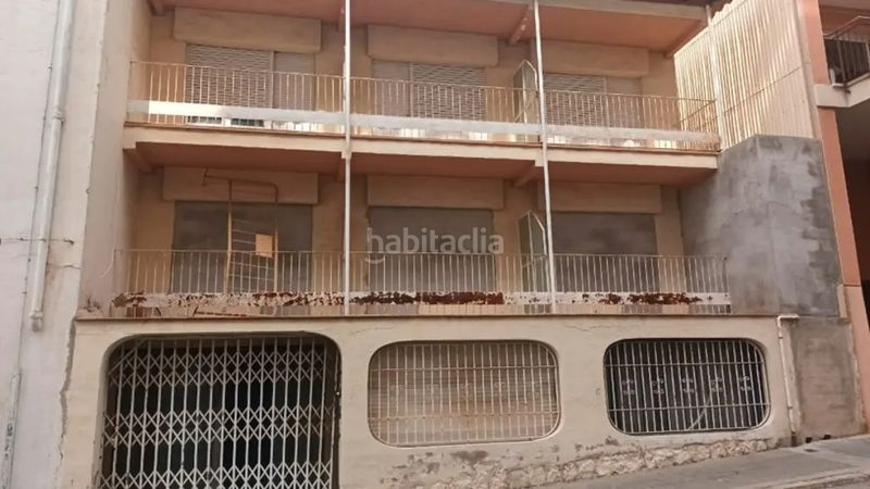 Foto ae7e6748-65e0-44dd-83b3-3501fc1450ef. Edifici a Coma-ruga platja Coma-ruga