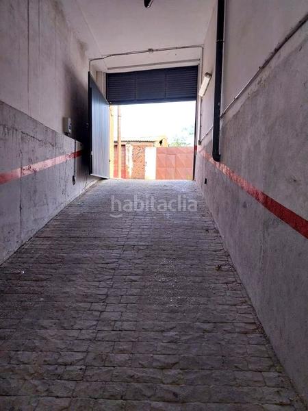 Foto 2d7f72e9-fa6d-4a94-8396-3e0a8d4ac347. Parking voiture dans Cedillo del Condado