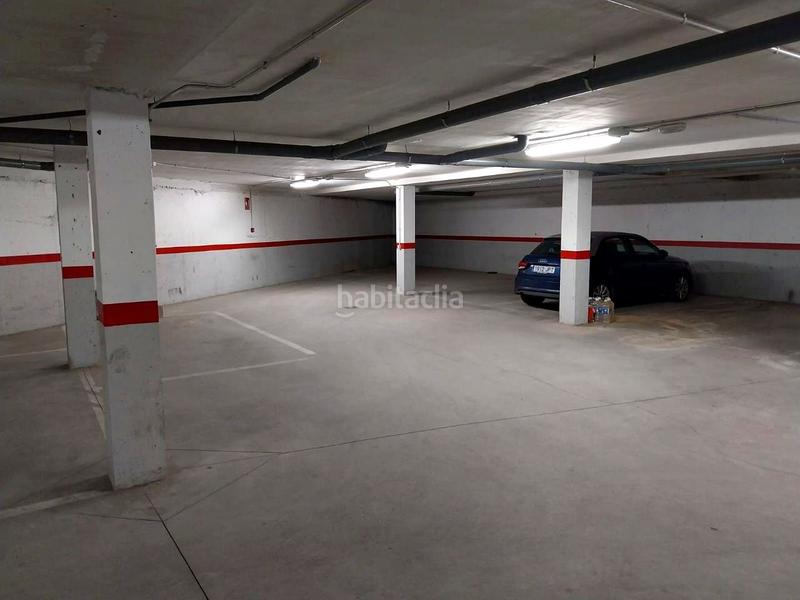 Foto 77249116-93bd-43da-a42e-f2d5cfb5bf72. Parking voiture dans Cedillo del Condado