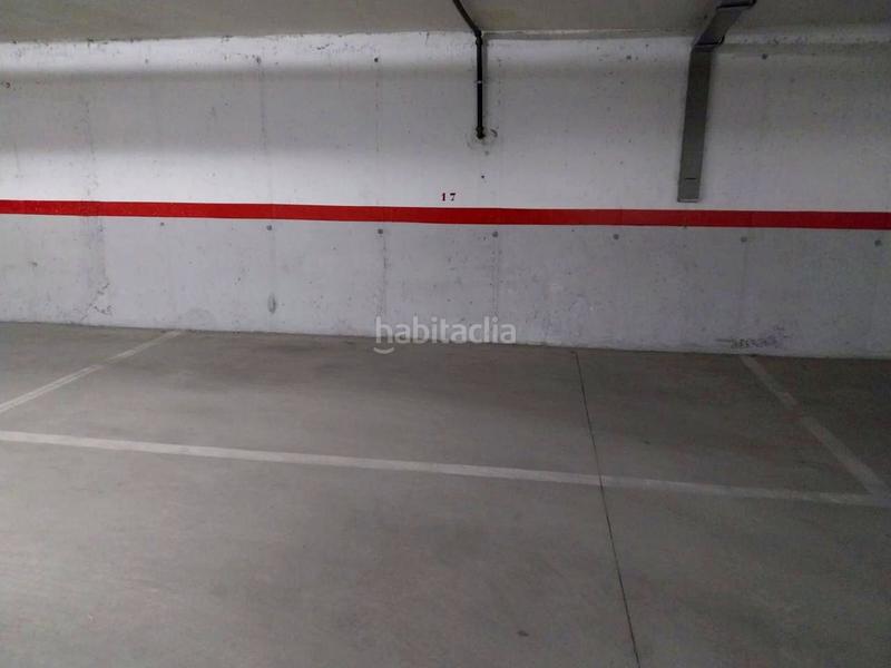 Foto 9052344f-33af-4808-a47f-43128e9e9d2f. Parking voiture dans Cedillo del Condado