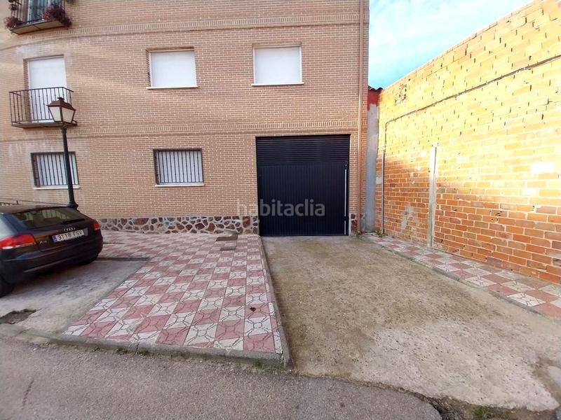 Foto cce03b14-7287-4bba-b651-03b3beebb5cc. Parking voiture dans Cedillo del Condado