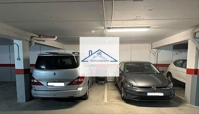 Foto dcdb6426-0fbe-45ea-8ee6-c924fe965dbe. Autoparkplatz in Casarrubios del Monte