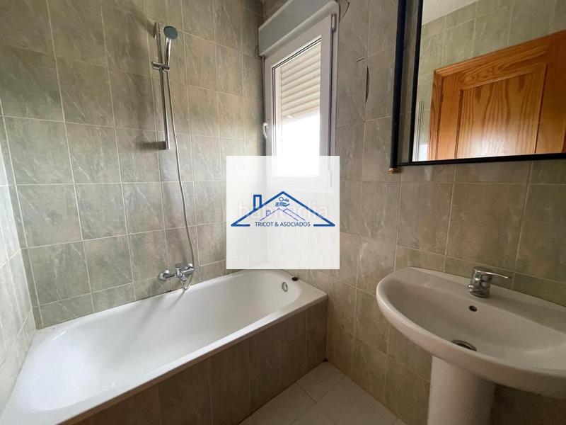 Foto c84782fe-6def-4959-b29d-68e64e98aa7e. Casa bifamiliare con riscaldamento in Novés