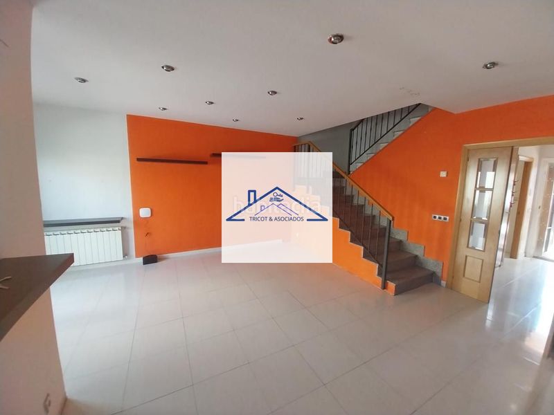 Foto ff9ef891-4a73-446f-ba1d-1d166ee3ab49. Casa adossada amb calefacció a Las Lomas Seseña