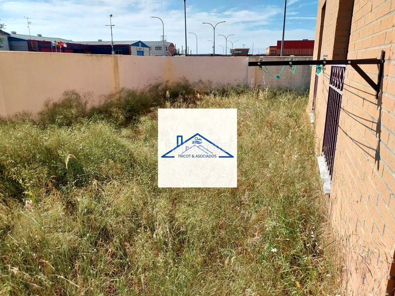 Foto c5bd33cd-5986-40a0-9b67-3a761eb899a4. Planta baixa amb calefacció aparcament a Entrada-Gasolineras Ocaña