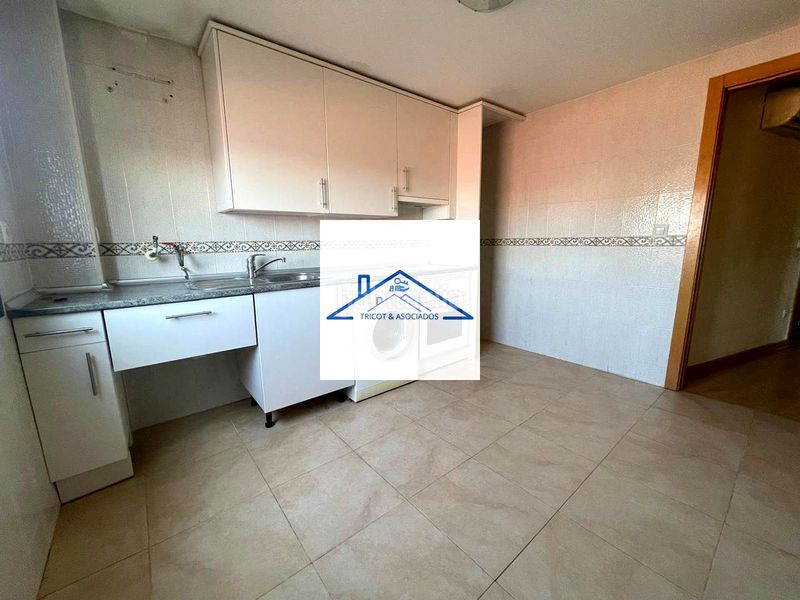 Foto ef4ea2f9-53a8-494b-b9b9-01cf6b931755. Flat with heating parking in Bargas