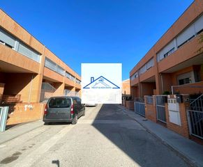 Maison  Calle matorrales. Chalet adosado en quismondo
