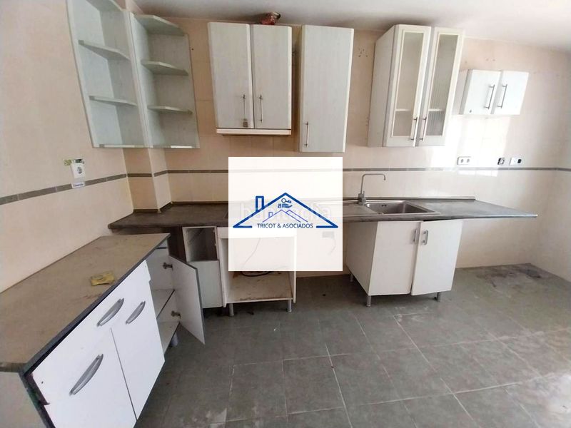 Foto c2227a39-2777-4c9a-bf9b-68960cde55d6. Casa amb aparcament a Quismondo