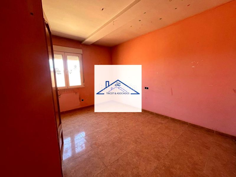 Foto 0211f9f9-a523-48a0-a961-74abfabc9aba. Casa amb aparcament a Urda