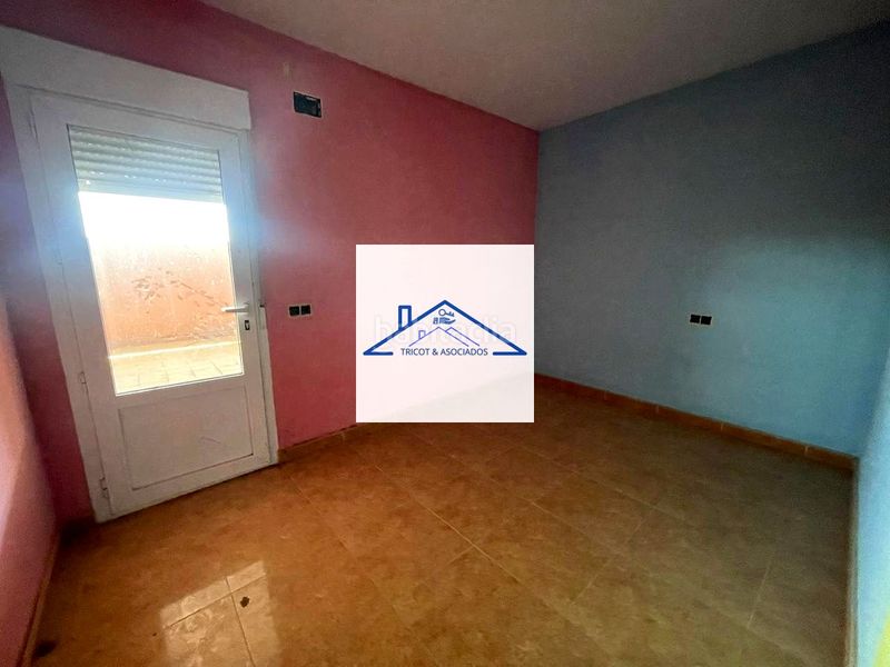Foto 9442f28a-0510-48d4-be6a-678fce1aa0d9. Casa amb aparcament a Urda