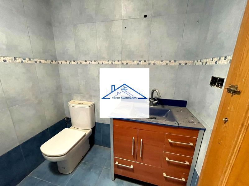 Foto b4ffe5af-4b91-4410-b675-5473cb5de7e6. Casa amb aparcament a Urda
