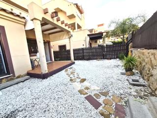 Piccolo appartamento in Los Collados-Los Geraneos. Bajo jardín y patio en los collados