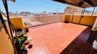 Haus in Casco Antiguo. Casa reformada con vistas al mar