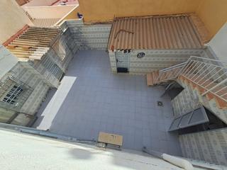 Casa en Casco Antiguo. Casa planta baja con patio y terraza próxima a los poyetes