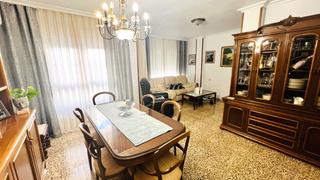 Appartement à Calle canalejas 21. Piso junto gasolinera aníbal