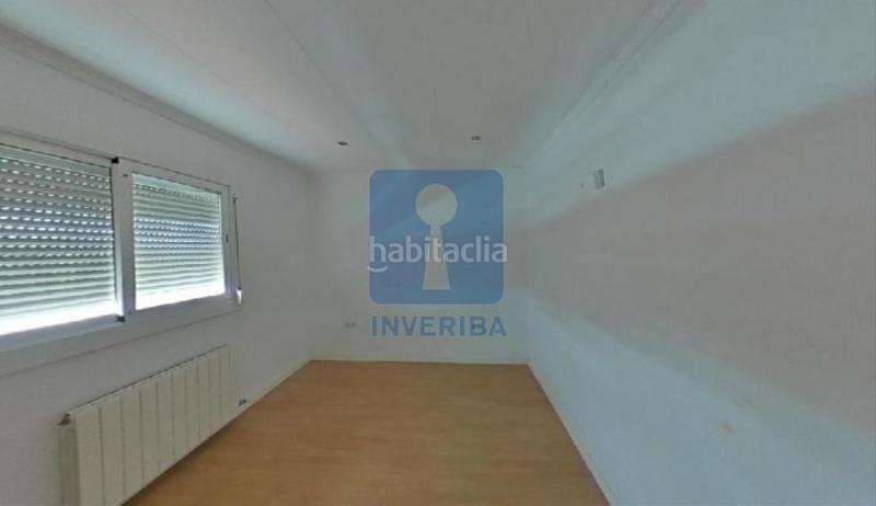 Foto 89f17bda-b250-4155-b19a-aae5d860e20b. Piso  en calle manendez pelayo, en Singuerlín Santa Coloma de Gramenet