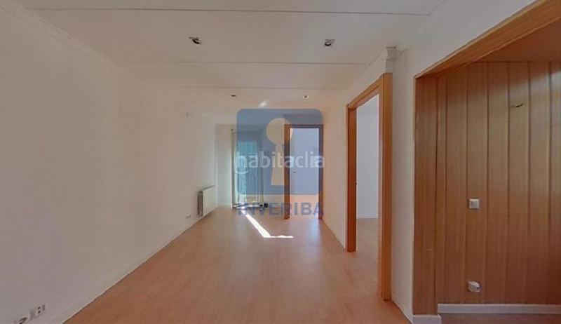 Foto b0386cee-efbc-4d78-991e-a34511865734. Piso  en calle manendez pelayo, en Singuerlín Santa Coloma de Gramenet
